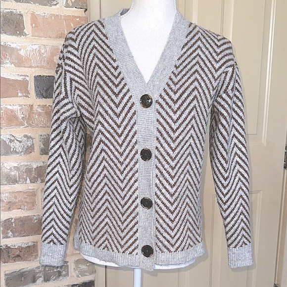 Ann Taylor Petite Gray Brown Herringbone Boyfriend Buttoned Cardigan Sweater XXS - Picture 3 of 12